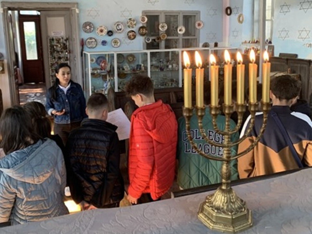 Students from Romania participating in My Hometown